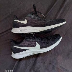 Mens Nikes size 10